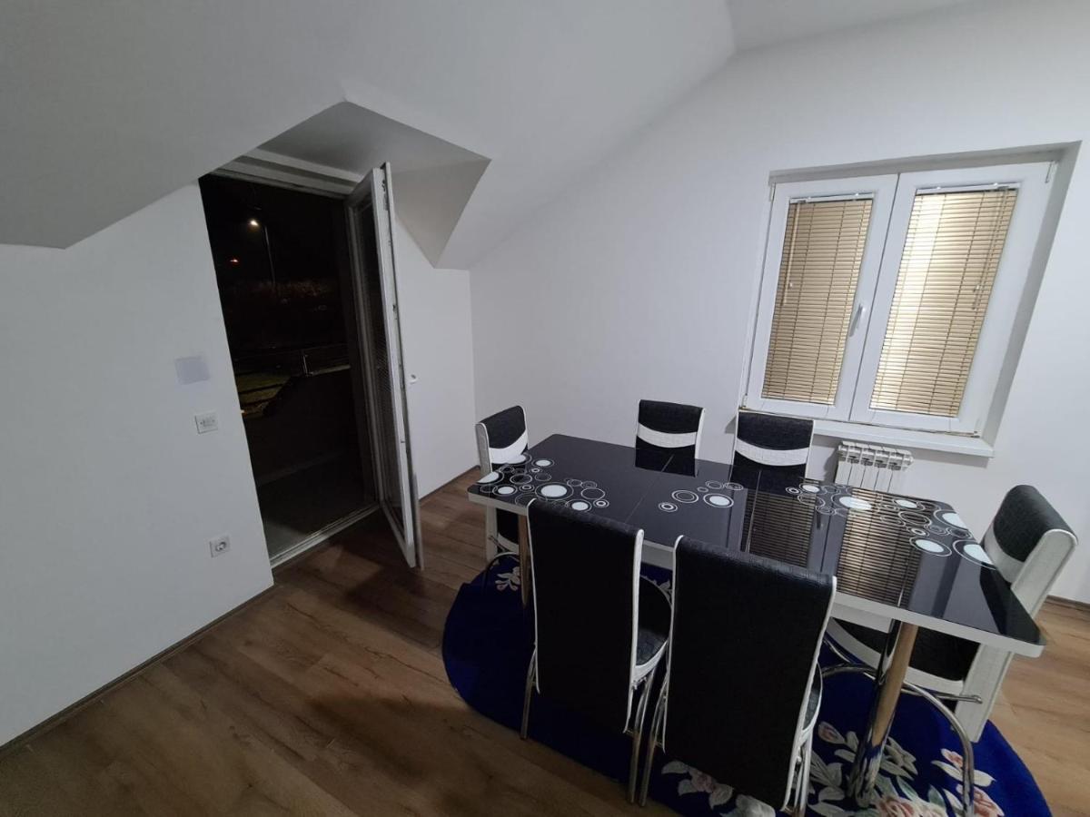 Apartmani Mladenovic Kijevo Exterior photo