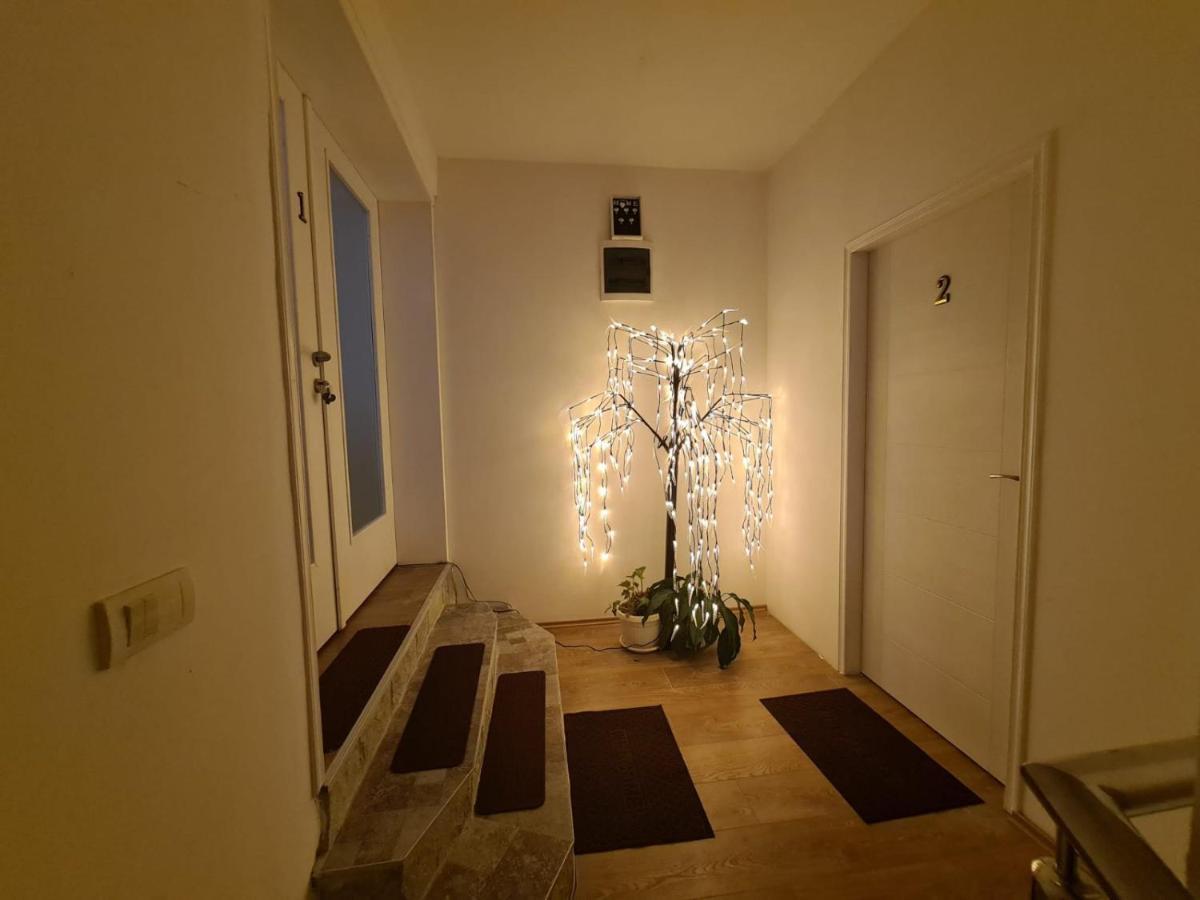 Apartmani Mladenovic Kijevo Exterior photo