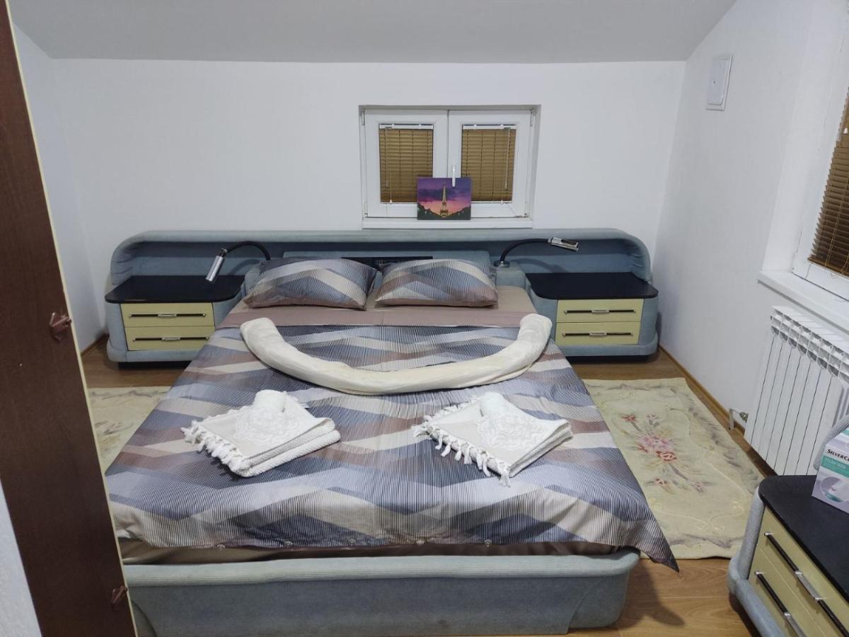 Apartmani Mladenovic Kijevo Exterior photo