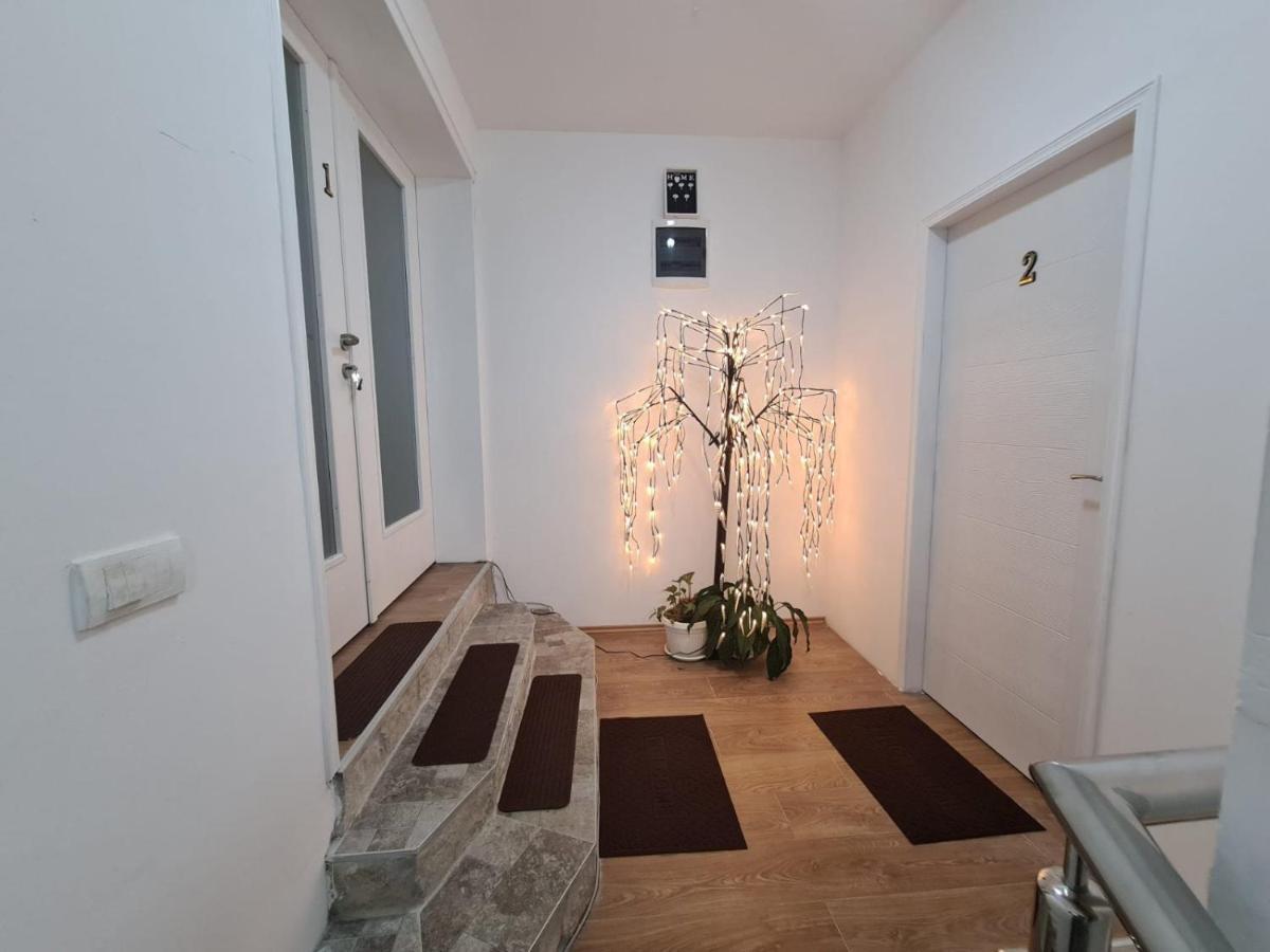 Apartmani Mladenovic Kijevo Exterior photo