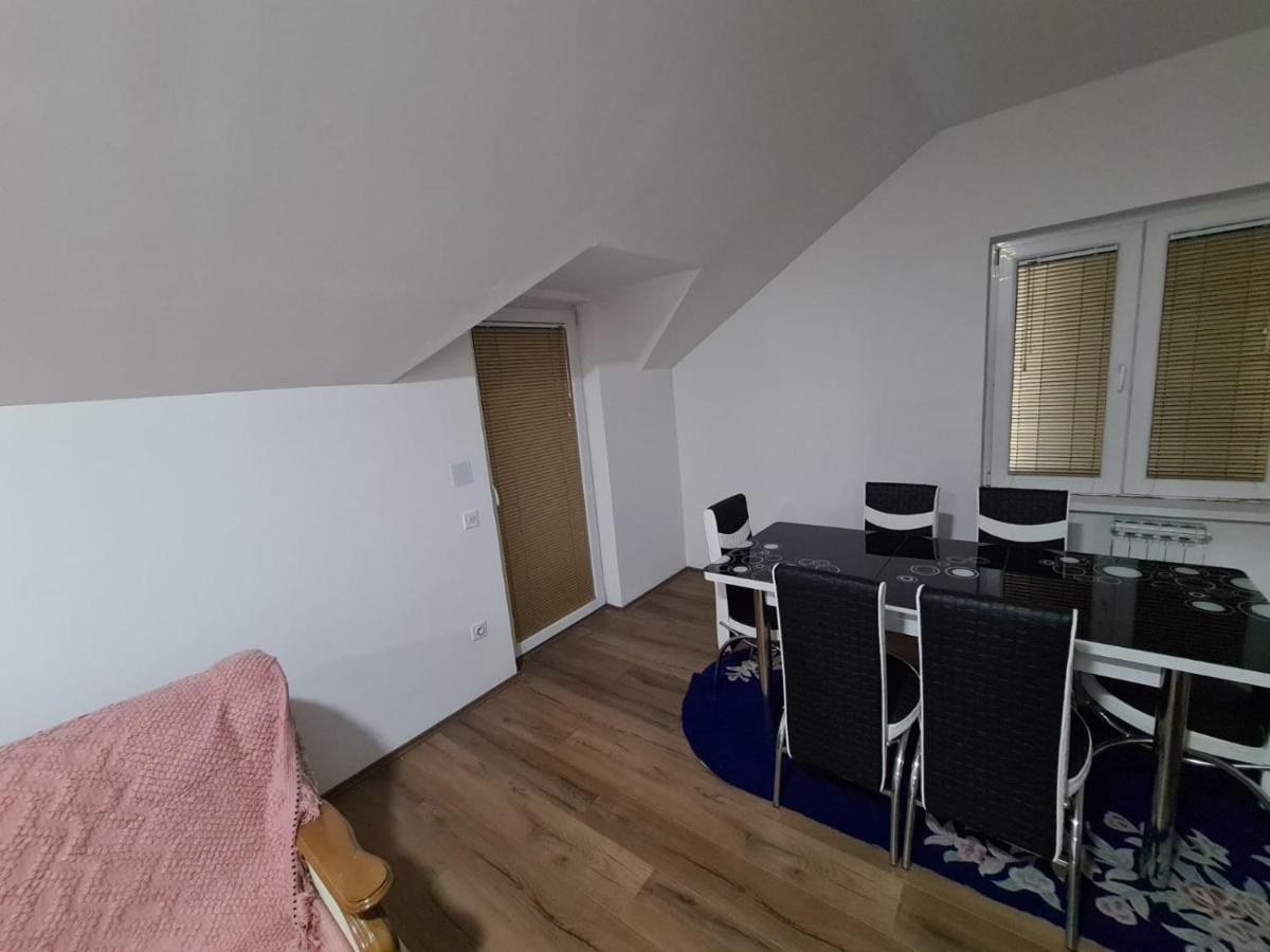 Apartmani Mladenovic Kijevo Exterior photo